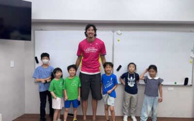 課堂花絮｜職業排球選手 Liam Expedido 來訪佩格美語